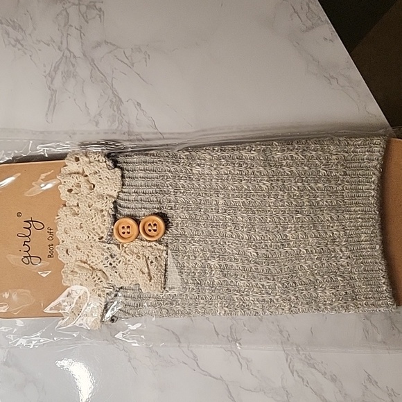 WOMEN'S GRAY CROCHET TRIMMED BOOT CUFFS - Picture 3 of 5